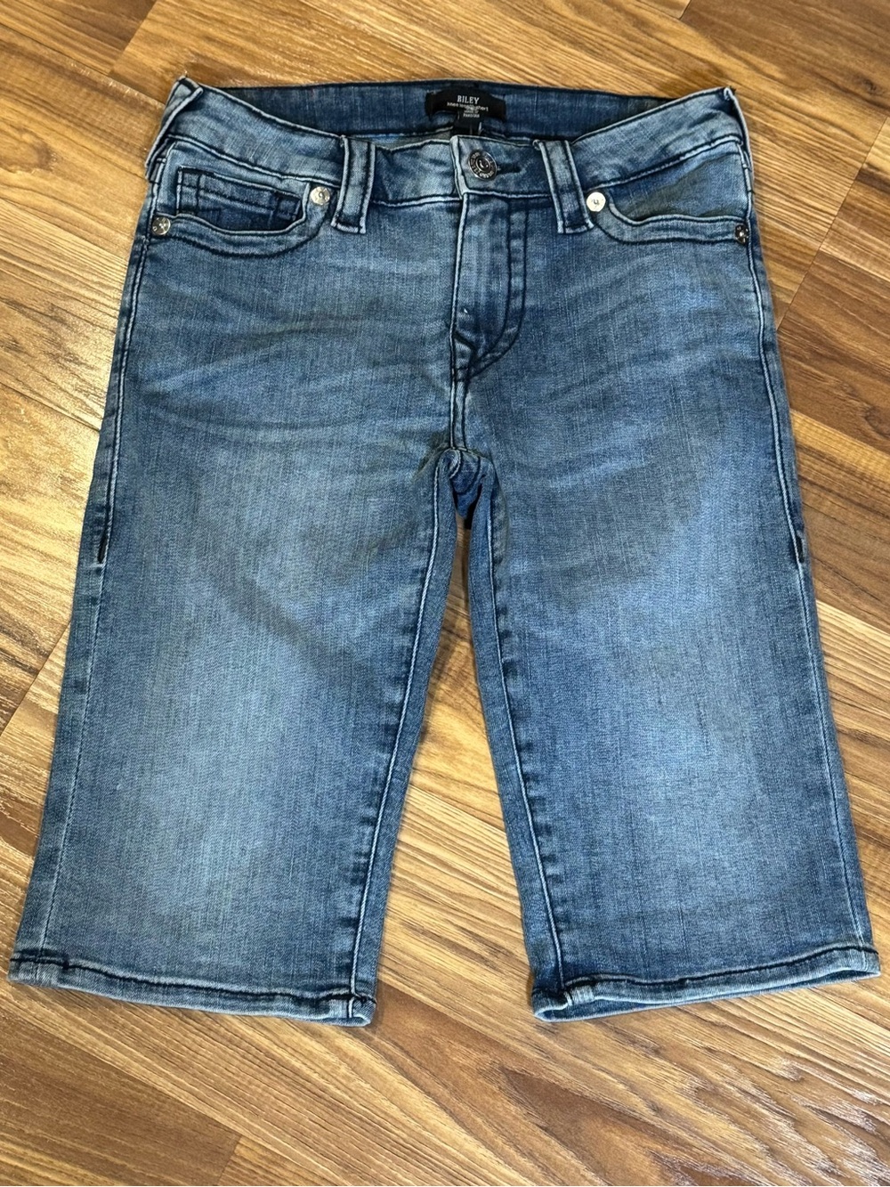True Religion NWT Women’s Blue Denim Knee Length Shorts, Size 27, 12.5” Inseam